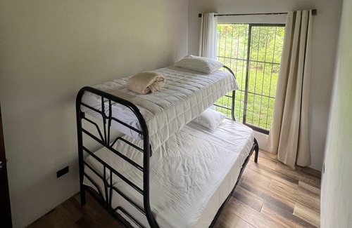 San Isidro de Grecia Cabin | EcoSky "Tranquil Retreat Near La Fortuna: Private Pool, Lake Access, and More!"