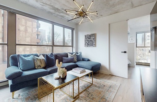 Old Town Condo | Downtown Toronto Delight: The Cozy 3-Bedroom