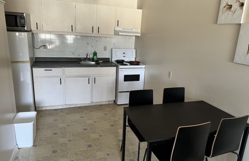 Whyte ave Apartment | Perfect Home on Whyte Ave