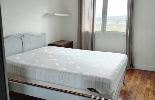 Meulan-en-Yvelines Condo | A 8 Minutes à Pied de la Gare. Ligne Paris St Lazard 40 Minutes. Non Fumeur