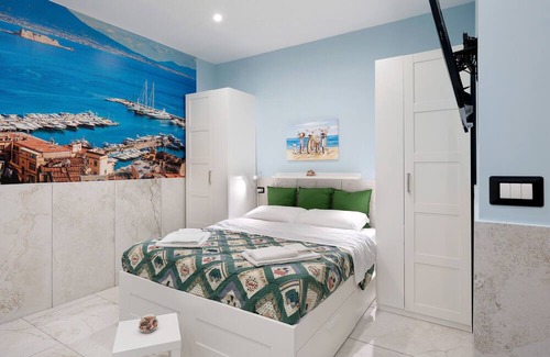 Montecalvario House | Holiday Home 'Casa Vacanza Alessandra' with Wi-Fi and Air Conditioning