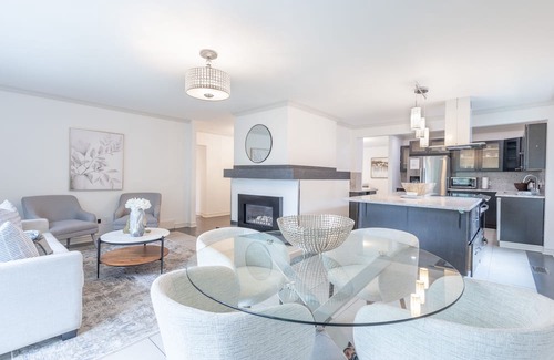 Mississauga House | Relaxing Riverside Retreat