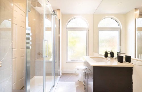 Clarkson-Lorne Park House | The Serenity Home Pool/Yoga/Game Room by the Lake