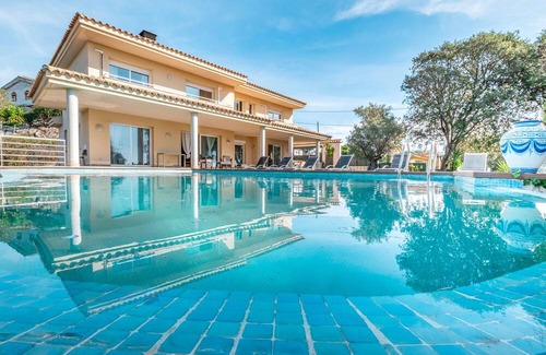 Santa Susanna House | The large property with private outdoor pool welcomes you in beautiful, natural surroundings.