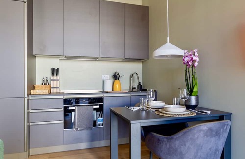 Washington Apartment | Urban Luxury: Bright two-room apartment in a new building