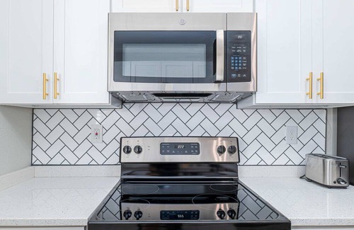 Cottage Line Apartment | The Tide Suite / Direct Beach Access