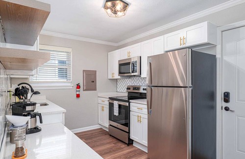 Cottage Line Apartment | The Tide Suite / Direct Beach Access