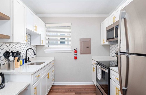 Cottage Line Apartment | The Tide Suite / Direct Beach Access