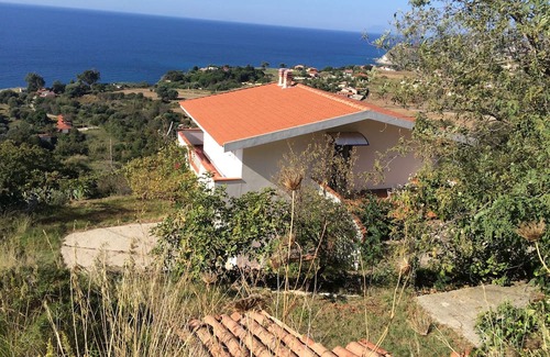 Calimera Villa | Casa in mezzo al verde isolata con panorama stupendo