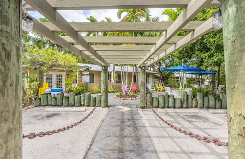 New Town Resort | KEY WEST HIDDEN GEM! This studio is available for Fantasy Fest 2024!