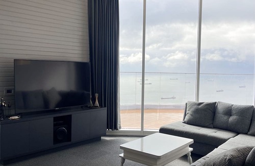 Kartal Condo | Spacious condo with skyline view