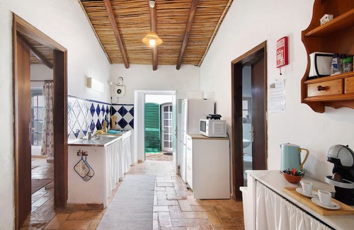 Loule House | Holiday Home 'Casa Delfim - Casa Azul' with Mountain View, Shared Pool and Wi-Fi