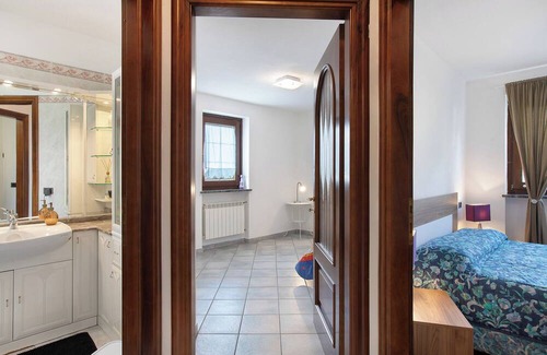 Charvensod Apartment | Apartment 'Reditus' with Mountain View, Private Terrace and Wi-Fi
