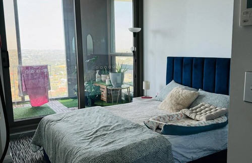 Parramatta Apartment | East facing Sunkissed Harbour Bridge facing homely apartment on 34th floor.