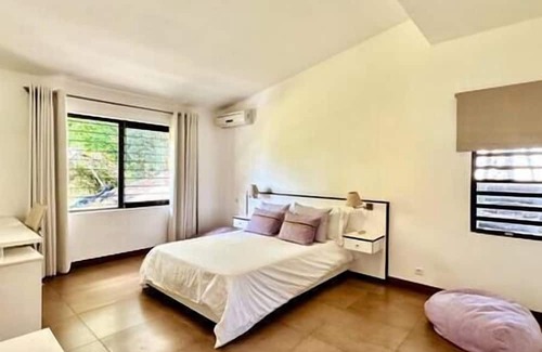 Tamarin House | Villa Petit Tamarin Swimming Pool Bar Tropical Garden