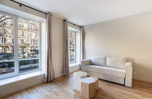 Quartier de la Goutte-d'Or Apartment | Modern Open-Air Apartment near Montmartre