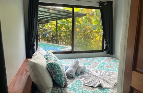 Roble Cabin | Modern Jungle Cabana#2 - 2 Bedroom Queen bed & private bathroom, close to beach