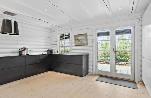 Dronningmolle House | Relax in this beautiful log cabin near the beach.