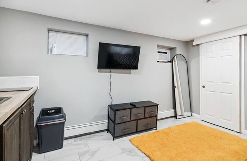 Elizabeth Apartment | Comfortable and Unique 1BED Apt in Elizabeth / Perfect location / 30min to NYC