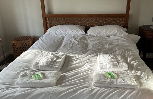 Maidstone Cottage | Superb 2 bed cottage - Hot tub, log burner and gardens in tranquil setting