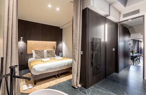 Les Iles Apartment | Quai Bourbon II - Three Bedroom Apartment, Sleeps 6