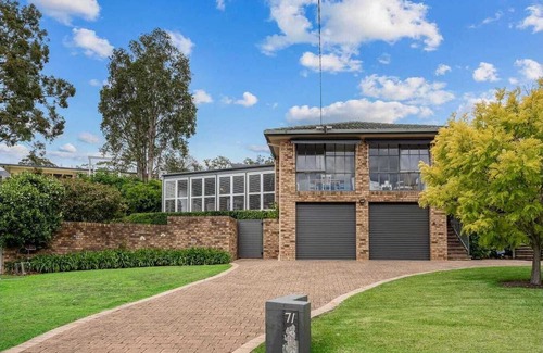 Lake Macquarie City Council House | Entire House Lakeside, panoramic water views, private Pool, 500m to boat ramp