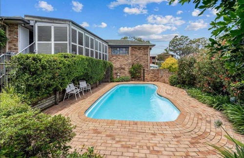 Lake Macquarie City Council House | Entire House Lakeside, panoramic water views, private Pool, 500m to boat ramp