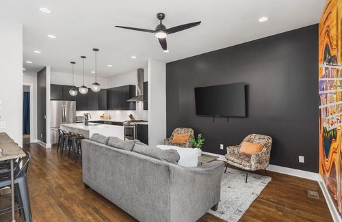 Nashville House | 11 Beds, 4 Bedrooms, 4 Baths with a Rooftop Deck & Garage