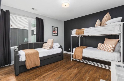 Nashville House | 11 Beds, 4 Bedrooms, 4 Baths with a Rooftop Deck & Garage