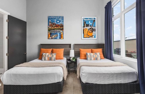 Nashville House | 11 Beds, 4 Bedrooms, 4 Baths with a Rooftop Deck & Garage