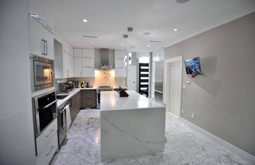 Burnaby House | Entire modern two story house in Burnaby