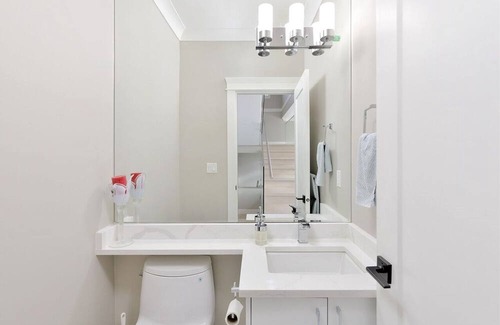 Burnaby House | Entire modern two story house in Burnaby