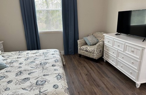 Englewood East House | Tropical 3 bedroom10 min to Englewood beach