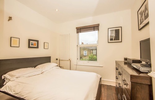 Epsom House | Delightful Epsom Home, London/Surrey,sleeps 7/8, Garden, Off Street Parking