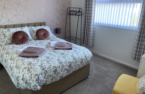 Thornaby On Tees House | Home from Home Howard’s House provides a comfy , clean home for your stay .