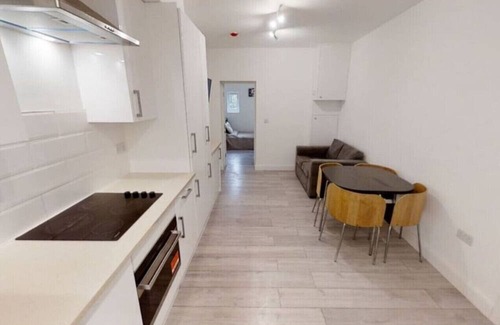 Edgware House | Stylish En-Suit near Central