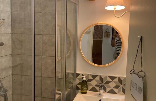 Oloron-Sainte-Marie Apartment | Une maison de famille