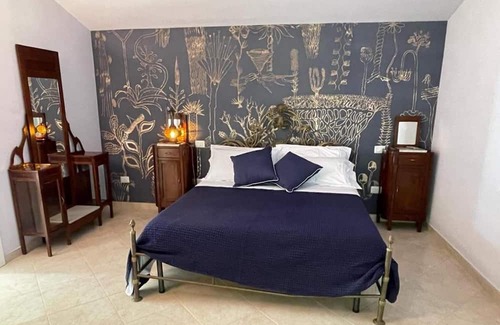 Corigliano D'Otranto House | Holiday Home 'Dependance Paloma' with Shared Pool, Wi-Fi and Air Conditioning