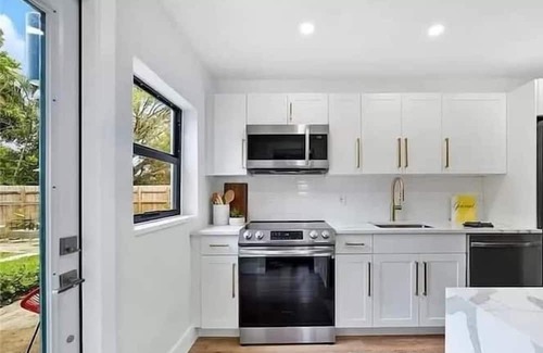 North Lauderdale Apartment | 3 Bedroom 822195 by Houzlet