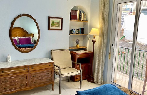 Tarragona House | Big room for a couple and a friend in the city center in front of Tarraco Arena.