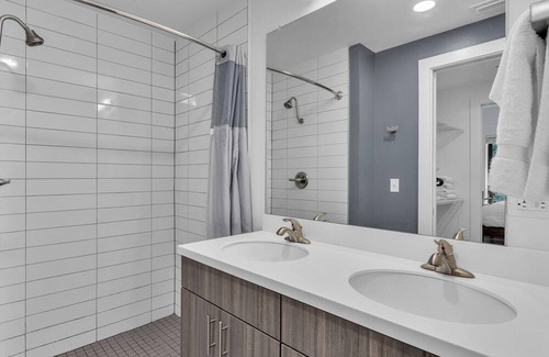 Zephyrhills West Apartment | Escape to our Vibrant 2BDR Getaway, Steps from Exquisite Wellness and Sports Amenities