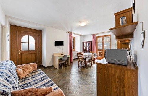 Croviana Apartment | Apartment "Casa Bluesky" with Mountain View, Private Garden & Wi-Fi