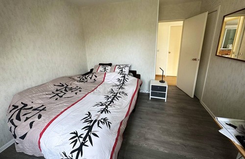 Elancourt House | Homerez - Spacious house for 8 ppl. with garden and terrace at Élancourt