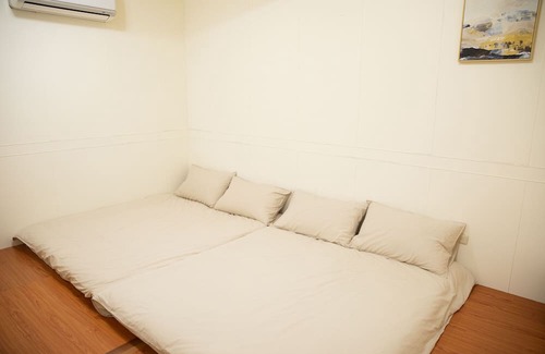 Longtan District Bed & Breakfast | Grandma's home