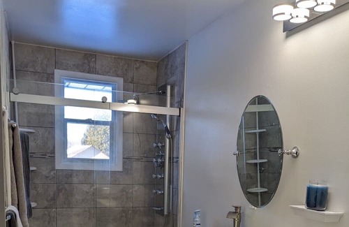 South Dundas House | Country bungalow with hot tub. Near trails, beaches, fishing. Pets welcome!