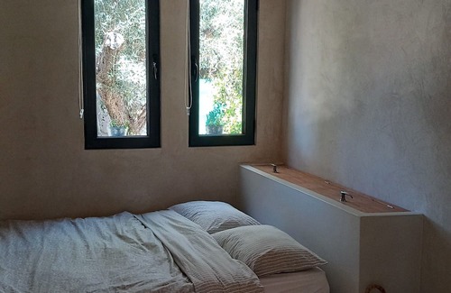 Agii Theodori Apartment | Beachfront, eco-friendy sea view studio!Garden with Greek herbs and fruit trees.