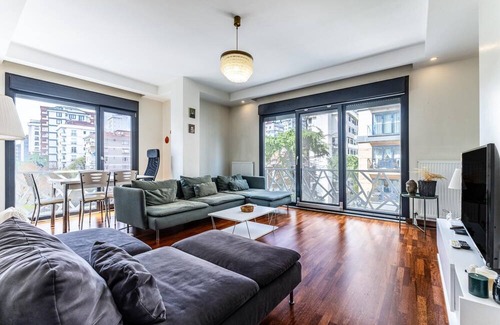 Suadiye Apartment | Spacious Flat Near Bagdat Avenue in Suadiye