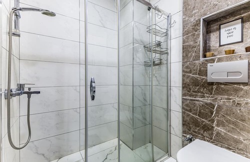 Suadiye Apartment | Spacious Flat Near Bagdat Avenue in Suadiye