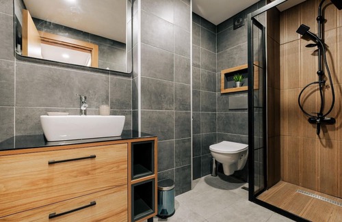 Yakuplu Apartment | Chic, Modern Flat Near Torium Mall in Beylikduzu