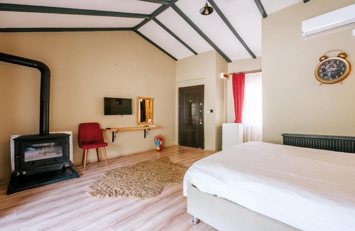 Altinova House | Tranquil Studio w Pool and Garden in Nature